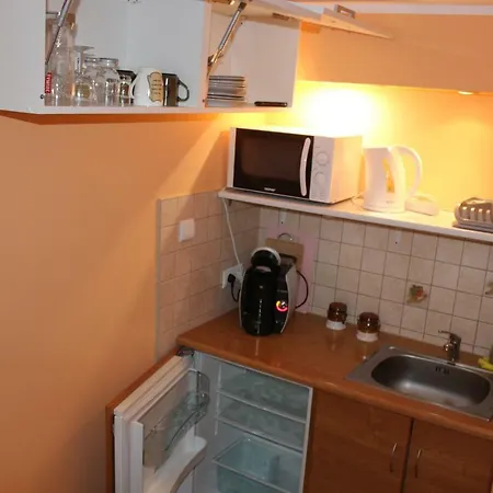 Kameralny Z Oddzielnym Wejsciem- Blisko Pkp Appartement